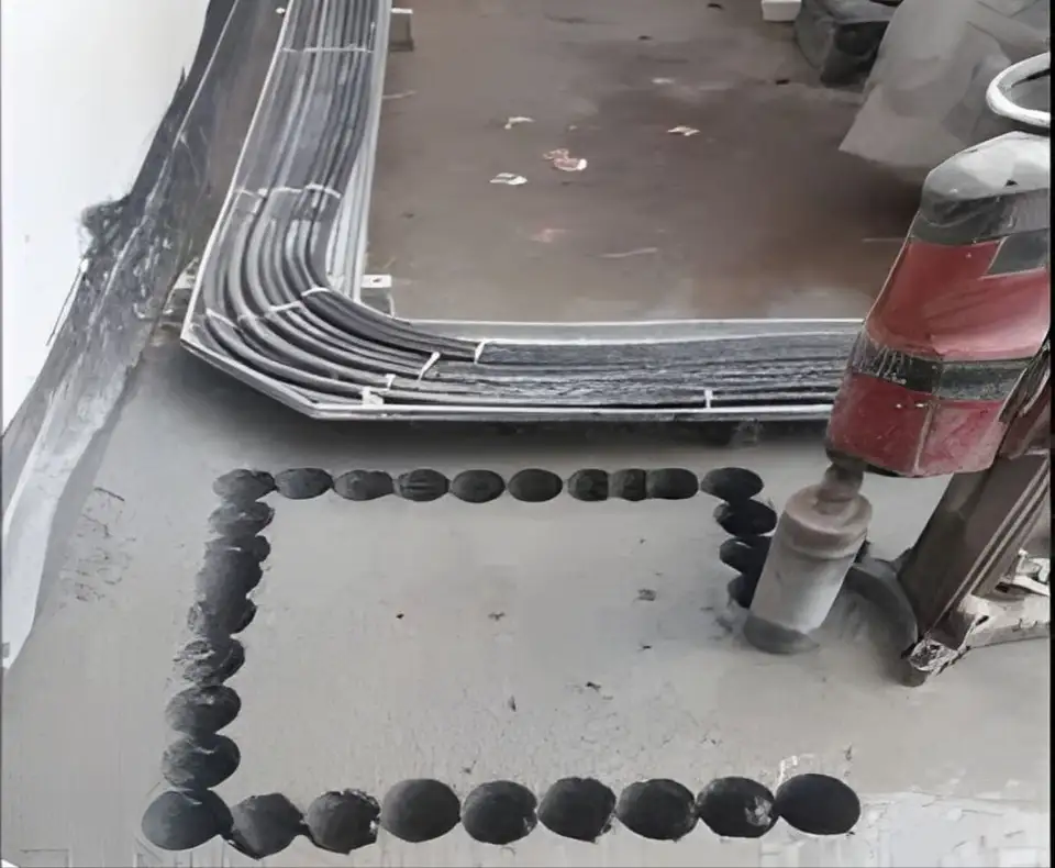 فتحة أرضية لمسار تراي الكابلات بالكور دريل