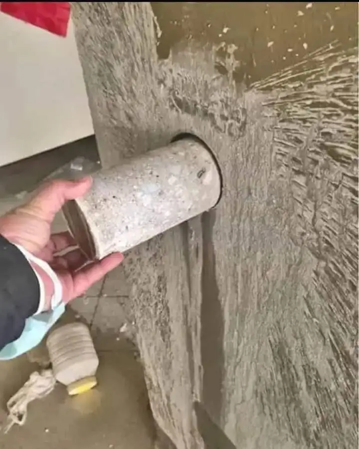 عينة كور خرسانية لقياس السمك