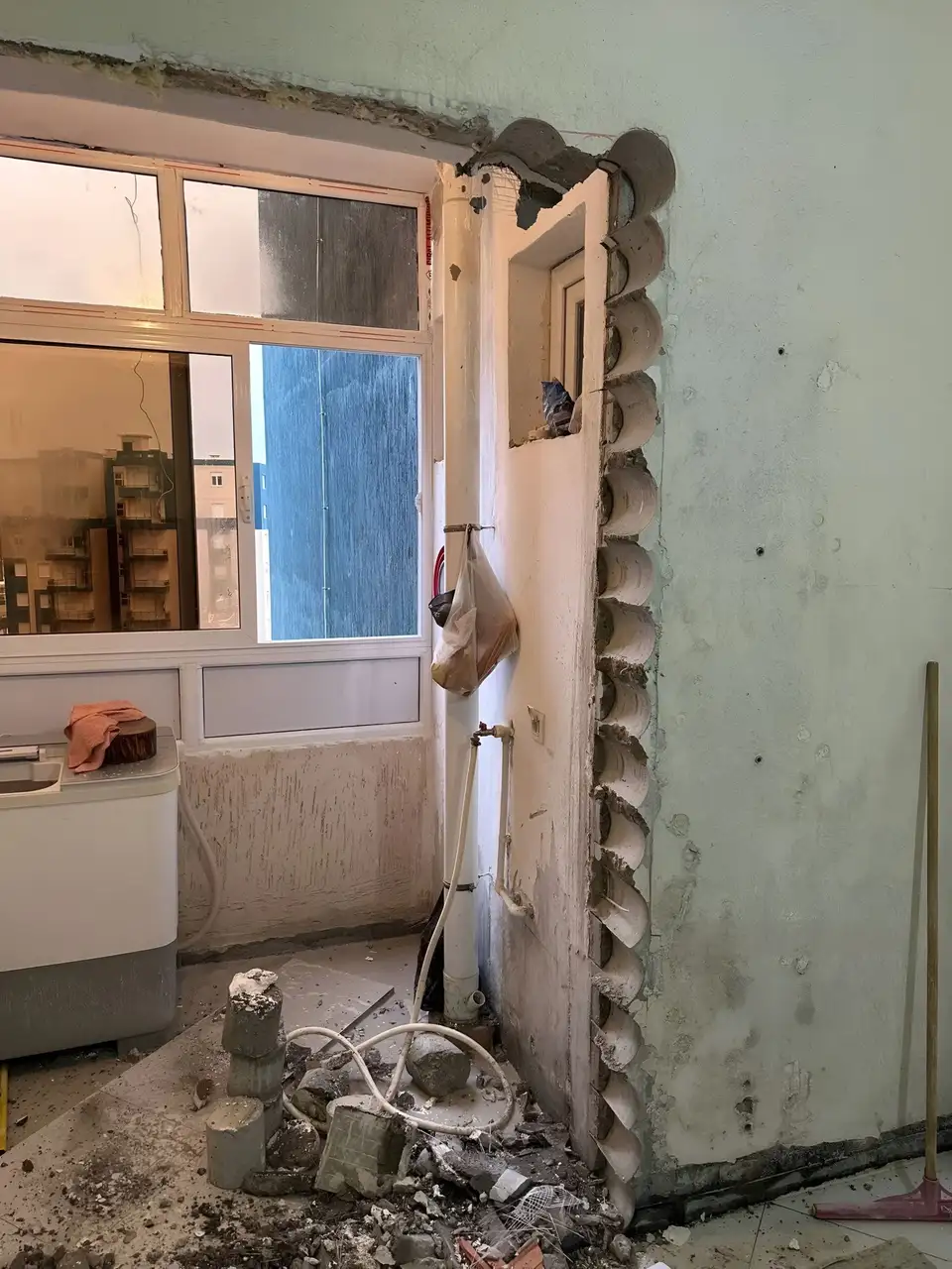 فتحات صرف تكثيف التكييف في المنيا: ميل صحيح بدون تسريب